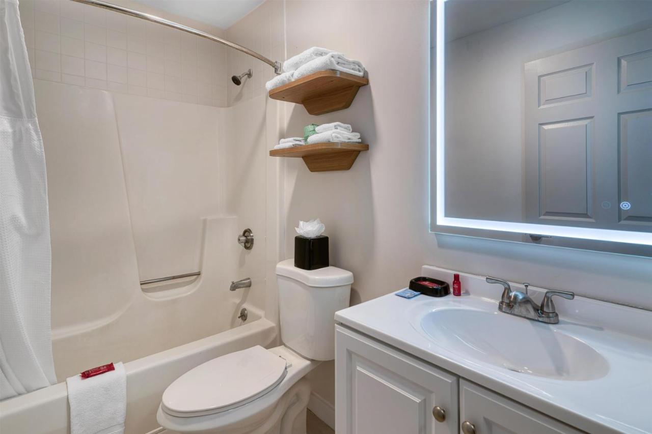 Regency Inn & Suites — photo 19