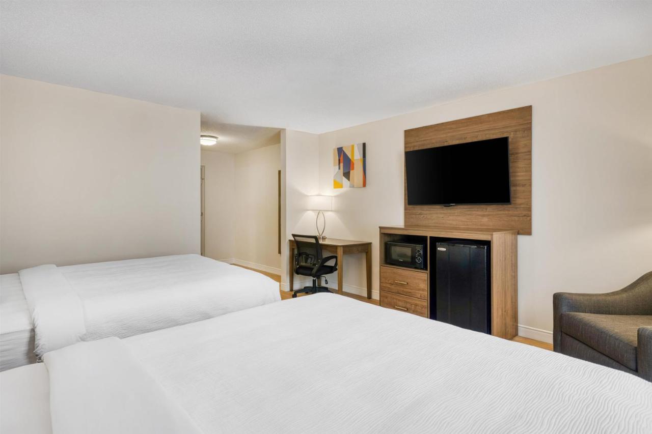 Regency Inn & Suites — photo 21