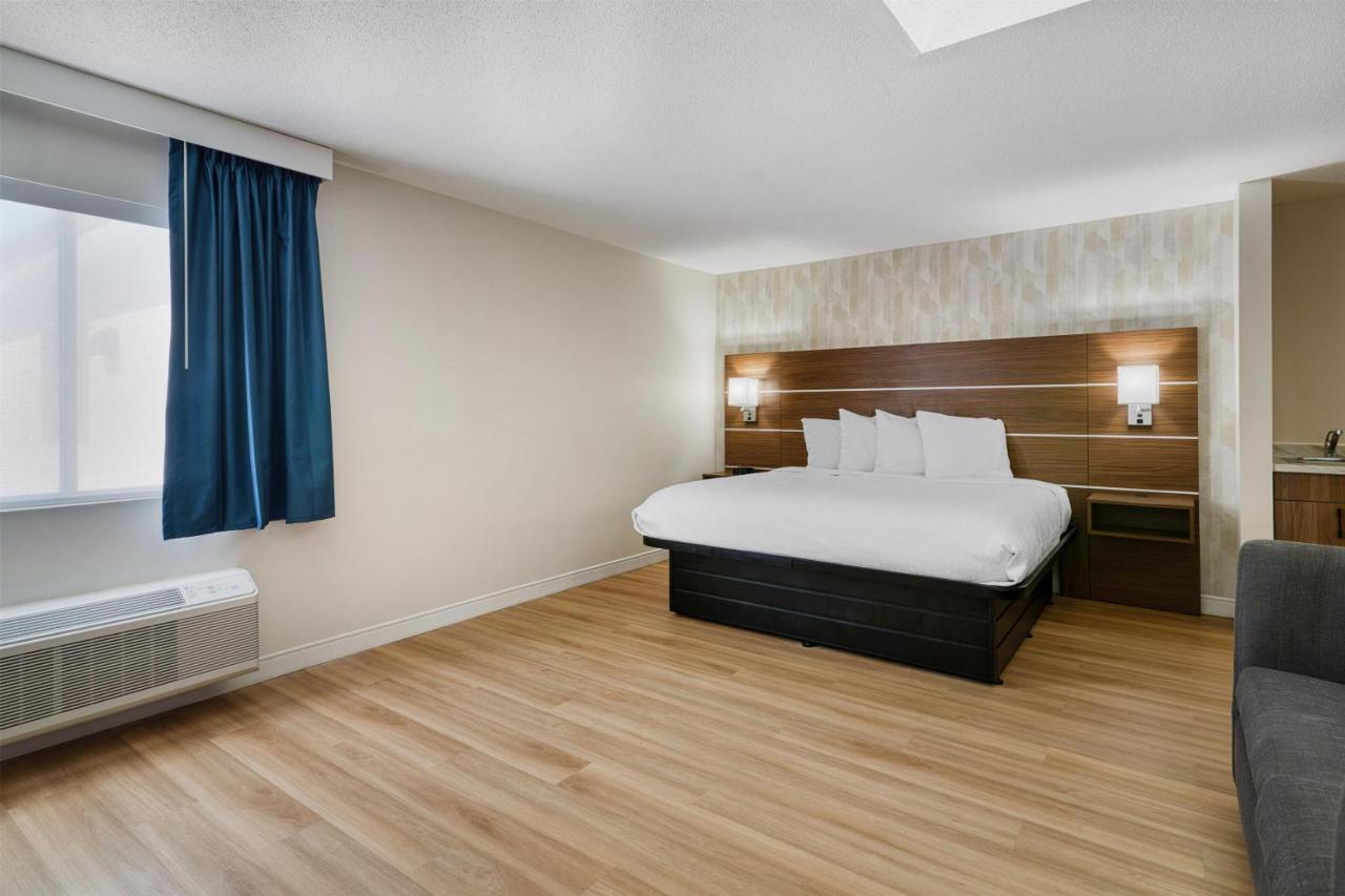 Regency Inn & Suites — photo 22