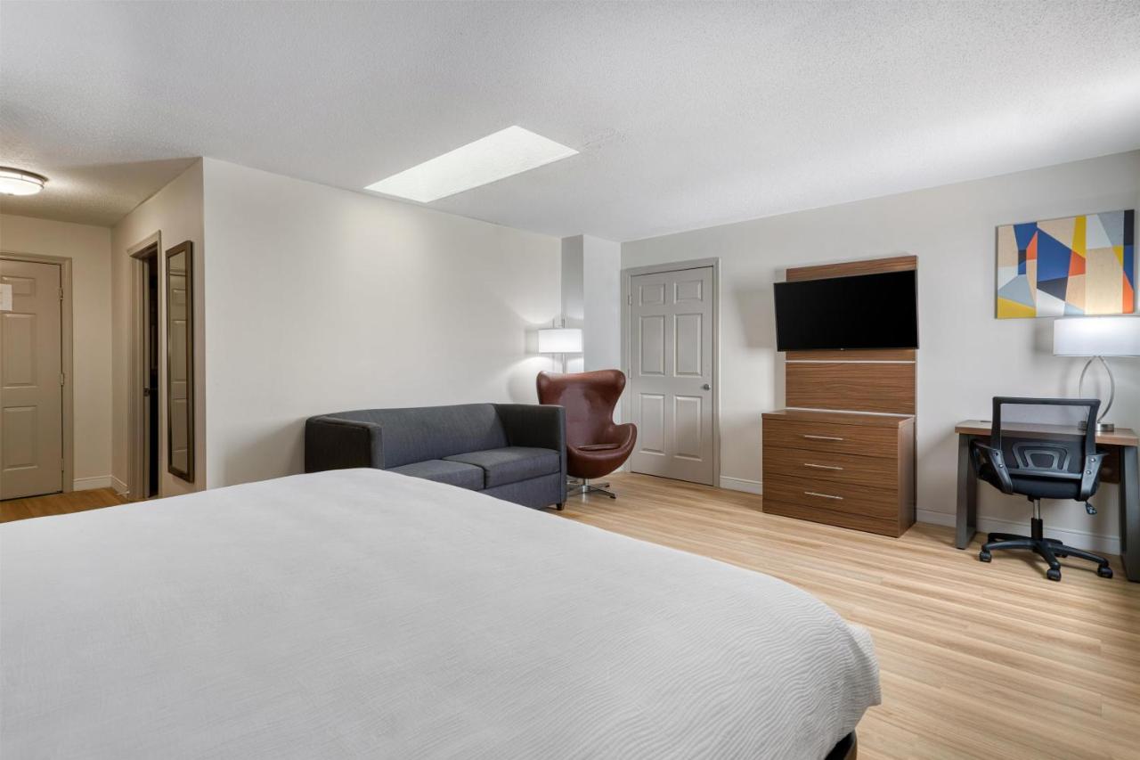 Regency Inn & Suites — photo 24