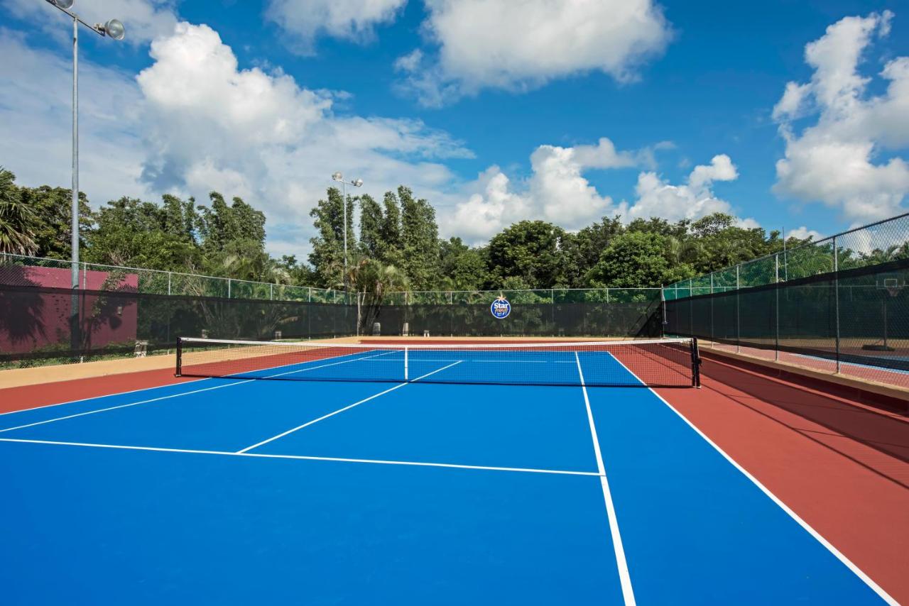 Tennis court: Iberostar Cozumel - All Inclusive