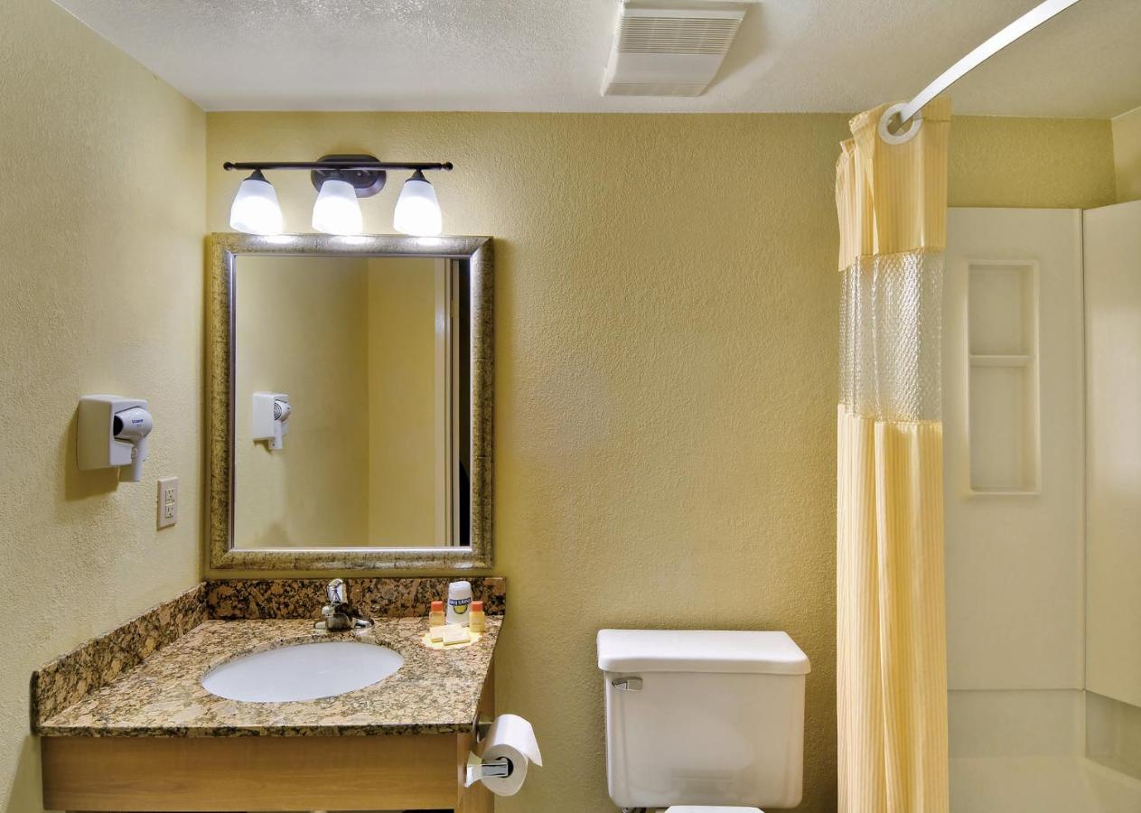Town House Motel — photo 3