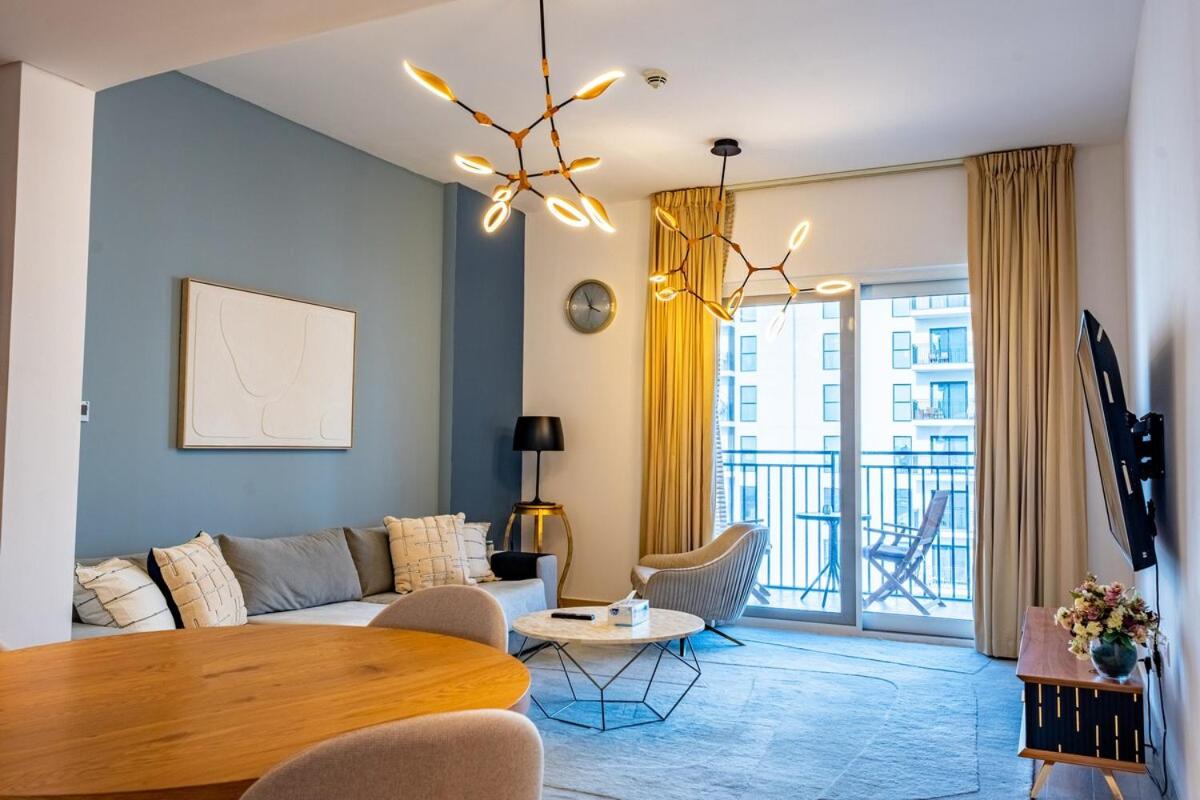 Modern 1BHK Near Yas Park Water's Edge 4 guest