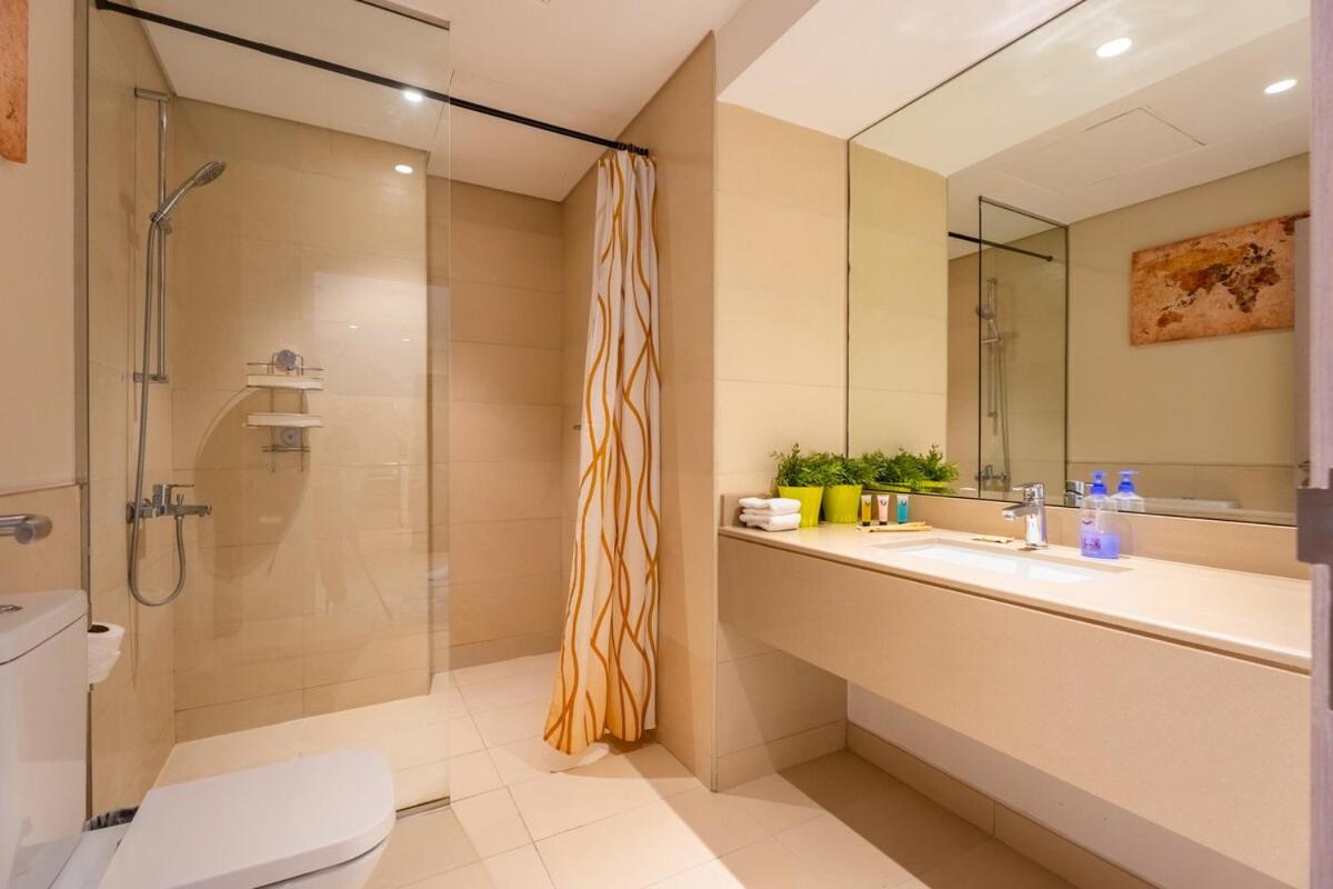 Modern 1BHK Near Yas Park Water's Edge 4 guest - 4