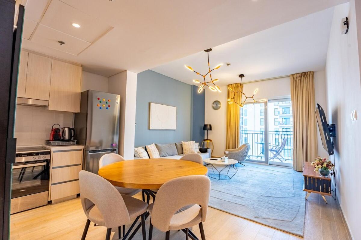 Modern 1BHK Near Yas Park Water's Edge 4 guest - 2