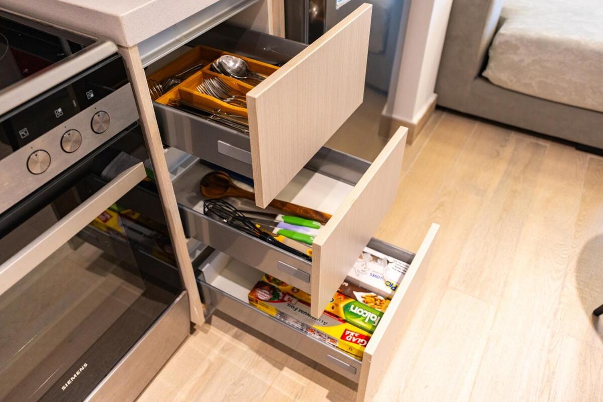 Modern 1BHK Near Yas Park Water's Edge 4 guest - 5