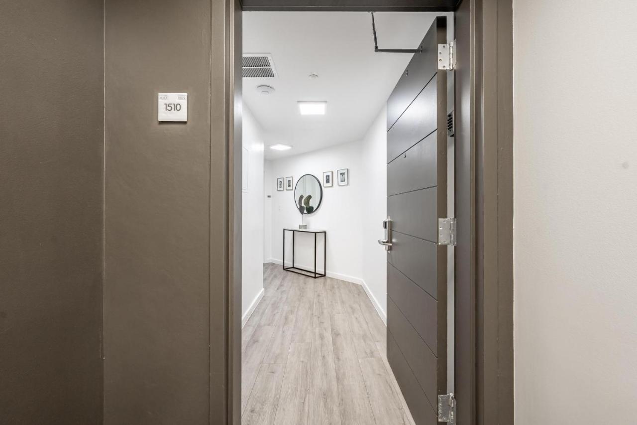 Spacious Connecting Studios Sleeps 4 with 2 Parking Spots