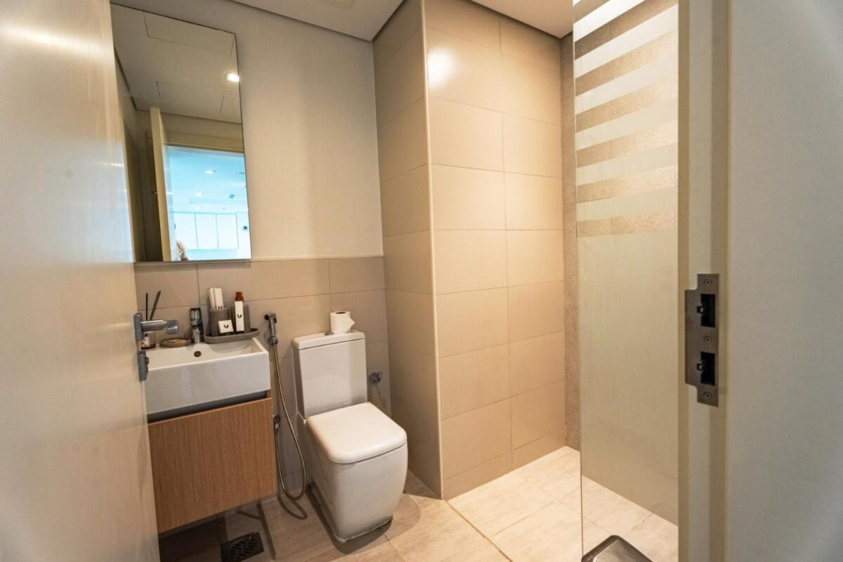 Reem Island Modern 1BR Pool, Gym, City View - 2