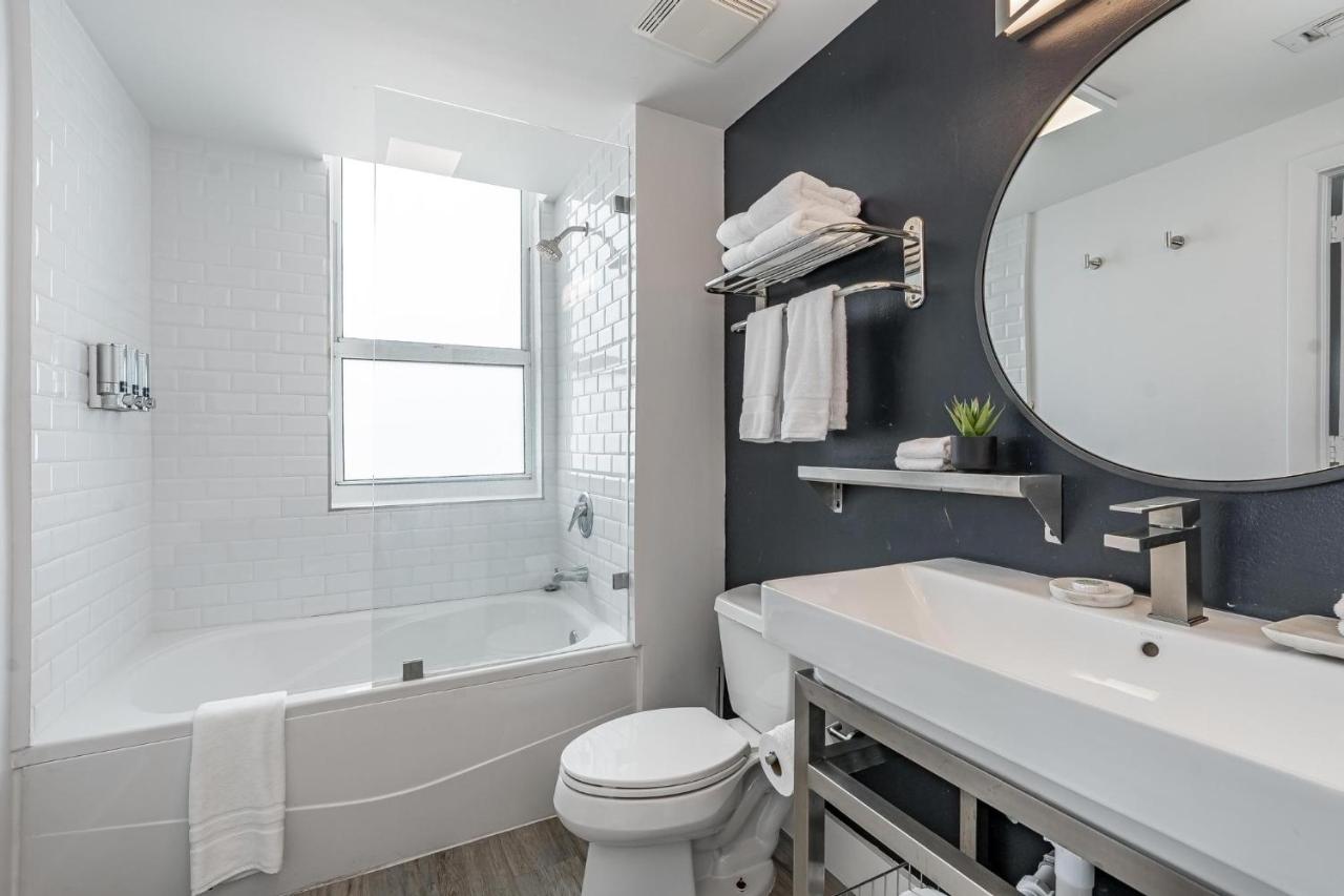 Modern Grove Studio with Parking - 2