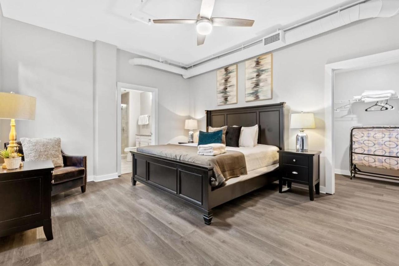 Luxurious Downtown-2 bed 2 bath Corner 2M - 4