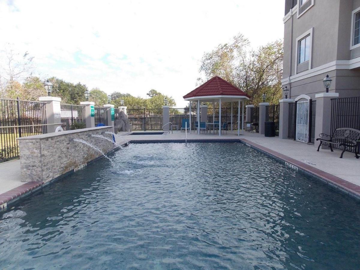 Woodland Inn & Suites — photo 2