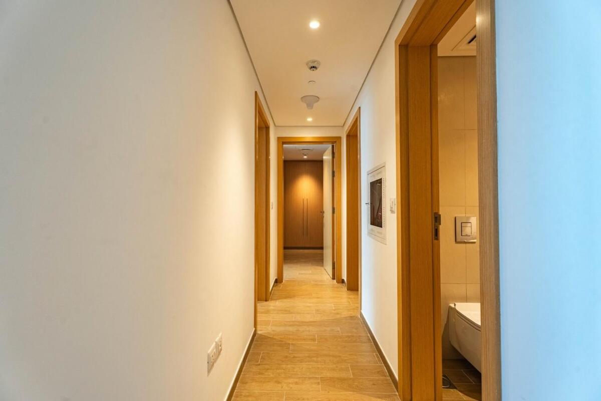 Luxury 2BR Golf View 85" TV Yas Bay - 4