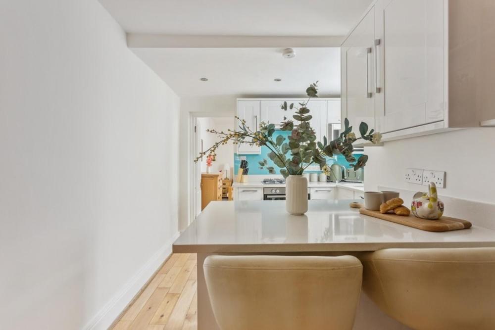 Stylish 2-Bed Flat by Paddington & Hyde Park - By Tempstay - 4