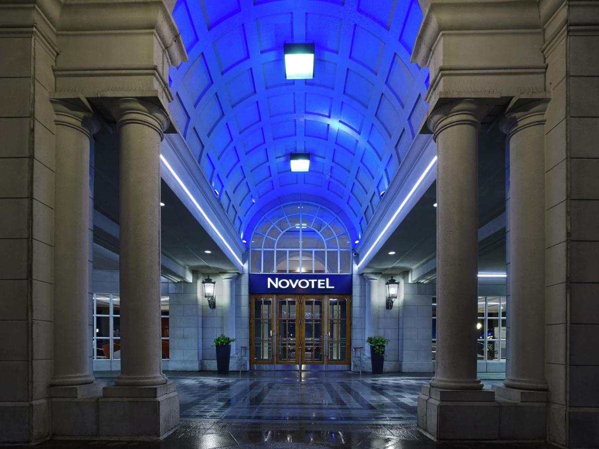 The Novotel Toronto Centre — quarto