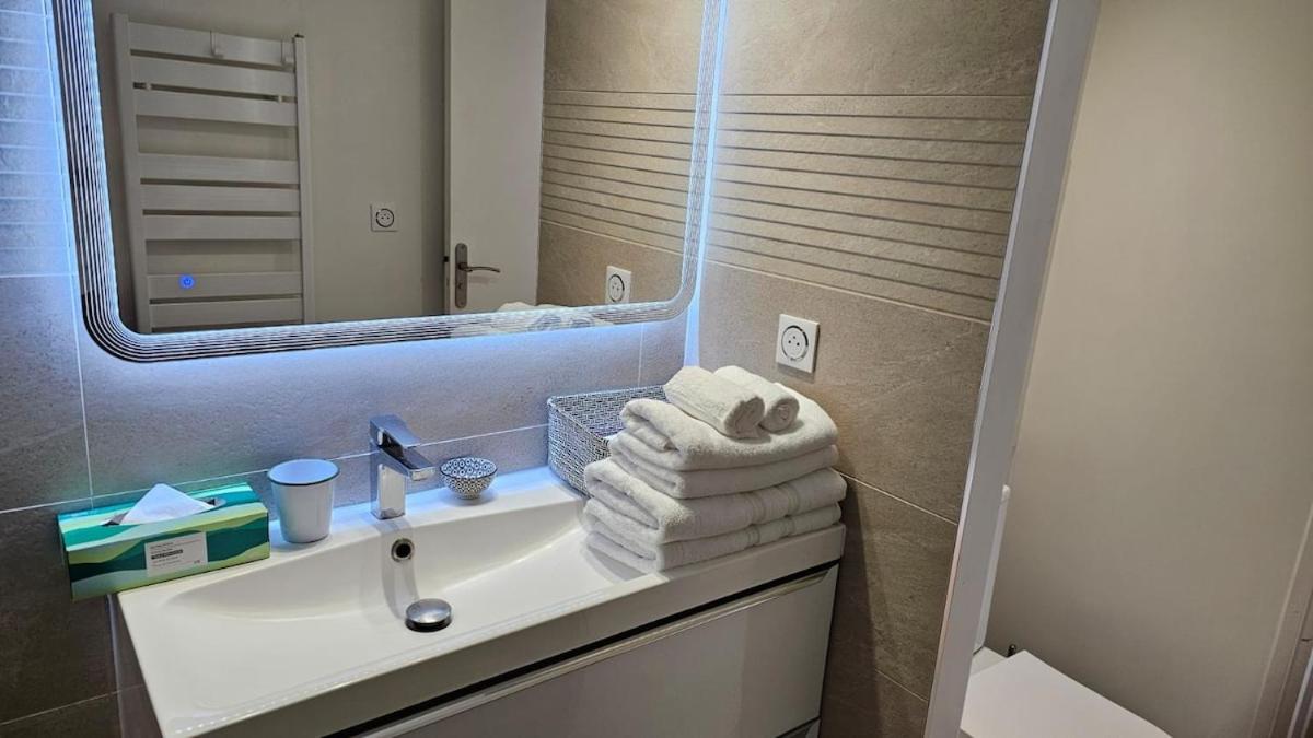 Large Studio with Terrace and Sun - Eiffel Tower - 3