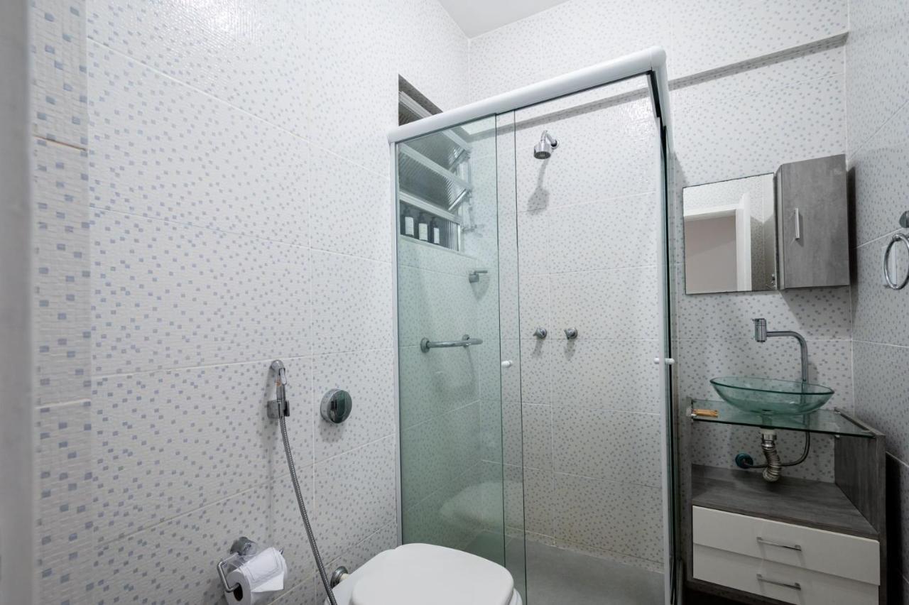 9 minutes from Copacabana Beach, next to subway - 5