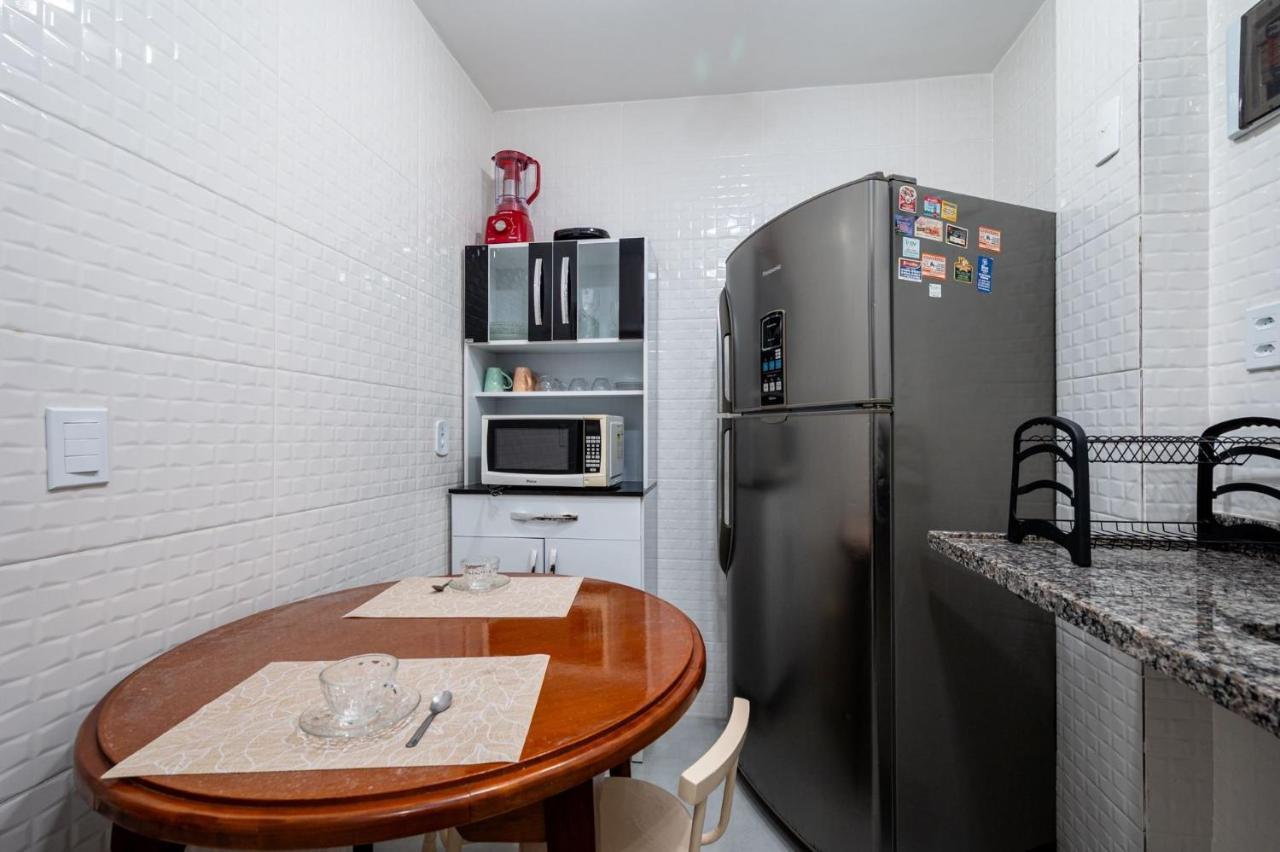 9 minutes from Copacabana Beach, next to subway - 2