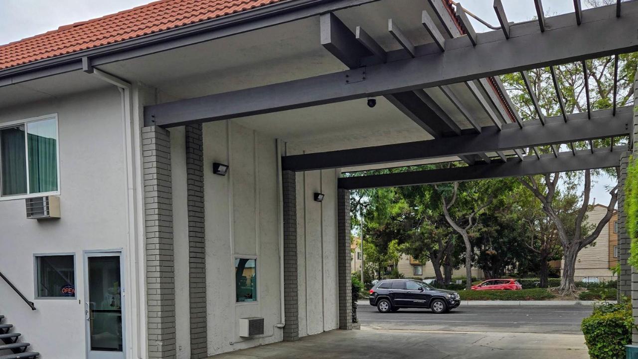 California Lodge Suites — photo 11