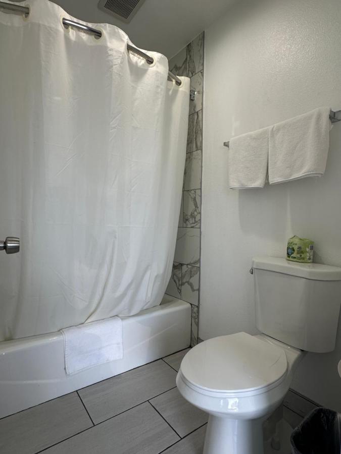 Midwick Motel — photo 20