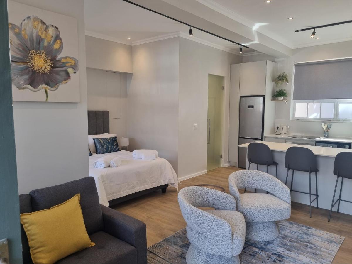 Cape Town Junction Unit 16 free parking & wifi, pool, near to waterfront