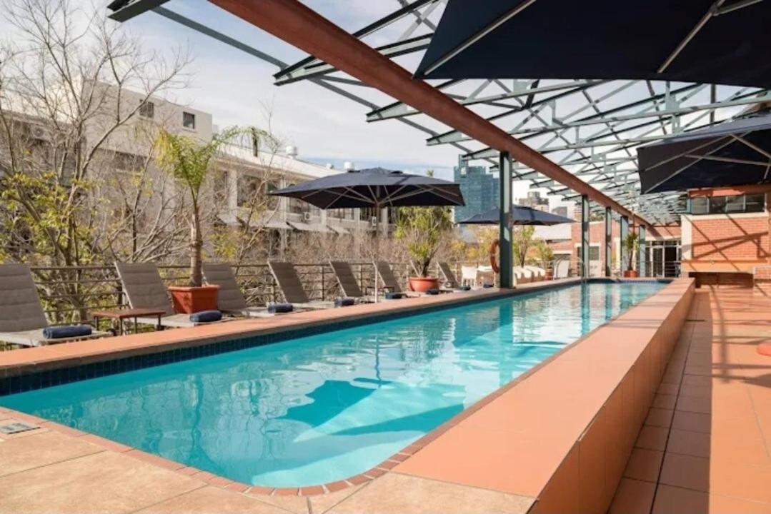 Cape Town Junction Unit 16 free parking & wifi, pool, near to waterfront - 4