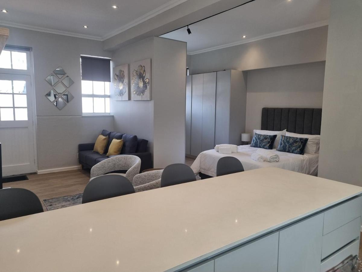 Cape Town Junction Unit 16 free parking & wifi, pool, near to waterfront - 2