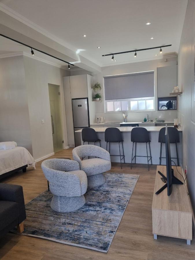 Cape Town Junction Unit 16 free parking & wifi, pool, near to waterfront - 5