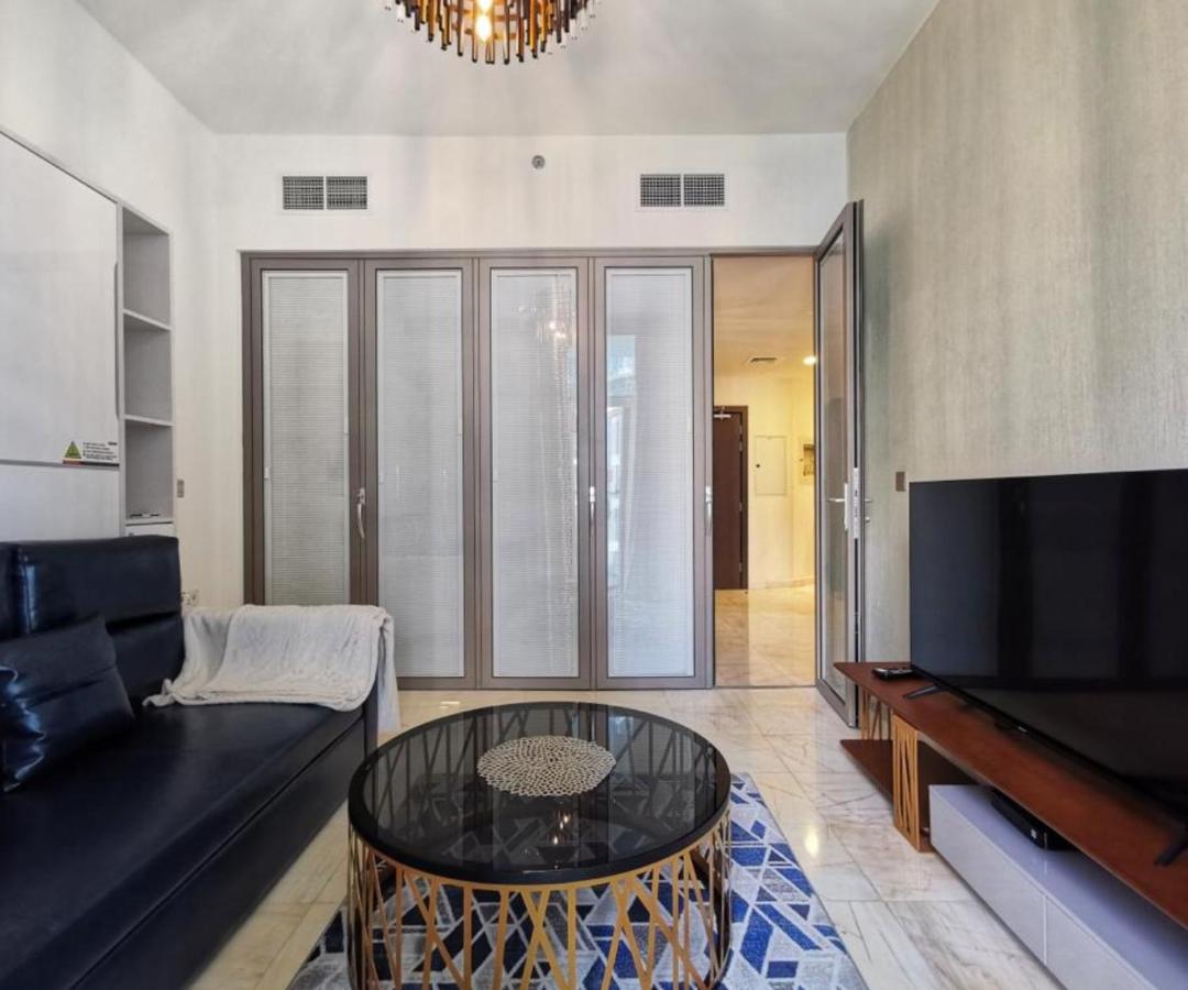 Burj View 1BHK near Down Town - Panoramic Balcony View -Pool and Gym - 5