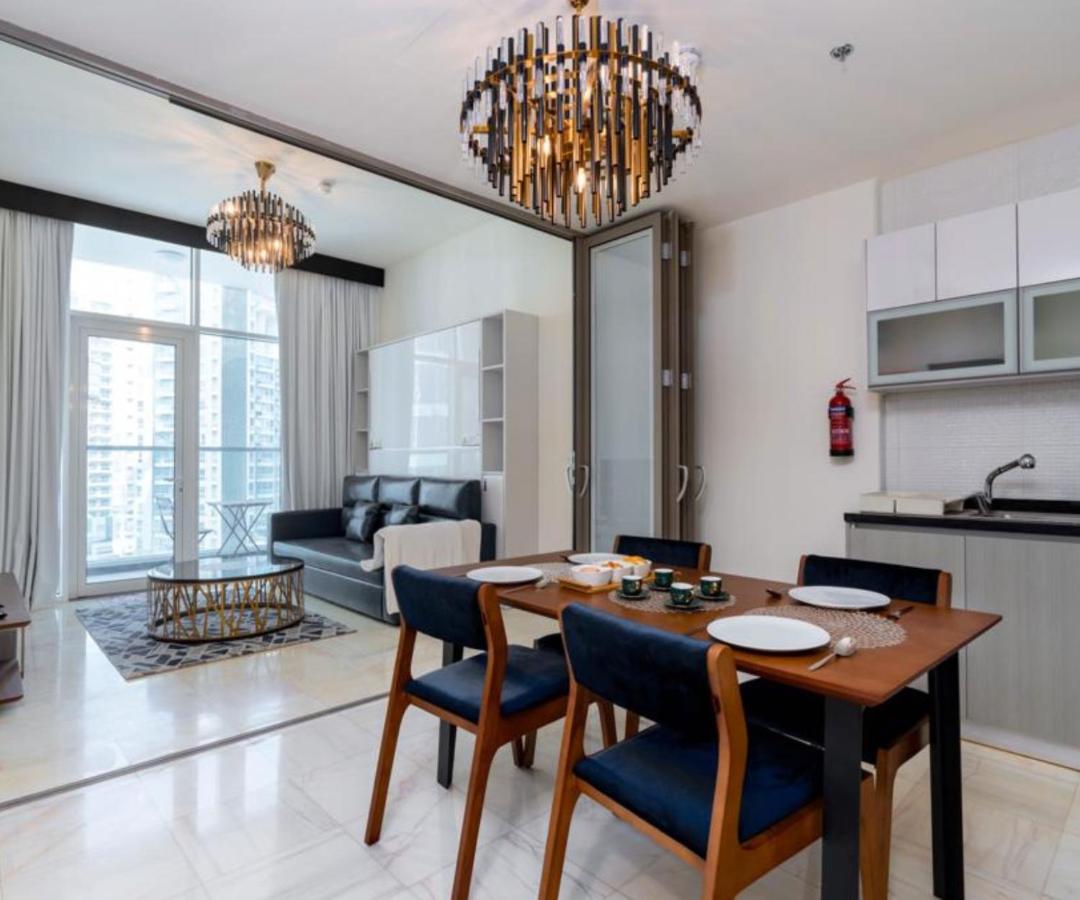 Burj View 1BHK near Down Town - Panoramic Balcony View -Pool and Gym - 4