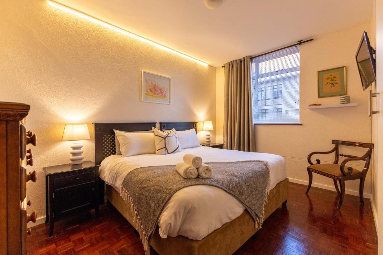 Trendy Hotspot Sea and Mountain Views and cafes - 2