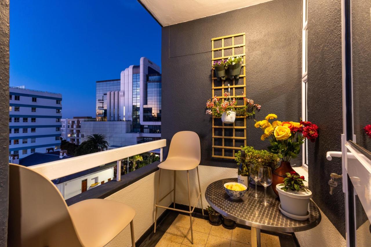 Trendy Hotspot Sea and Mountain Views and cafes - 4