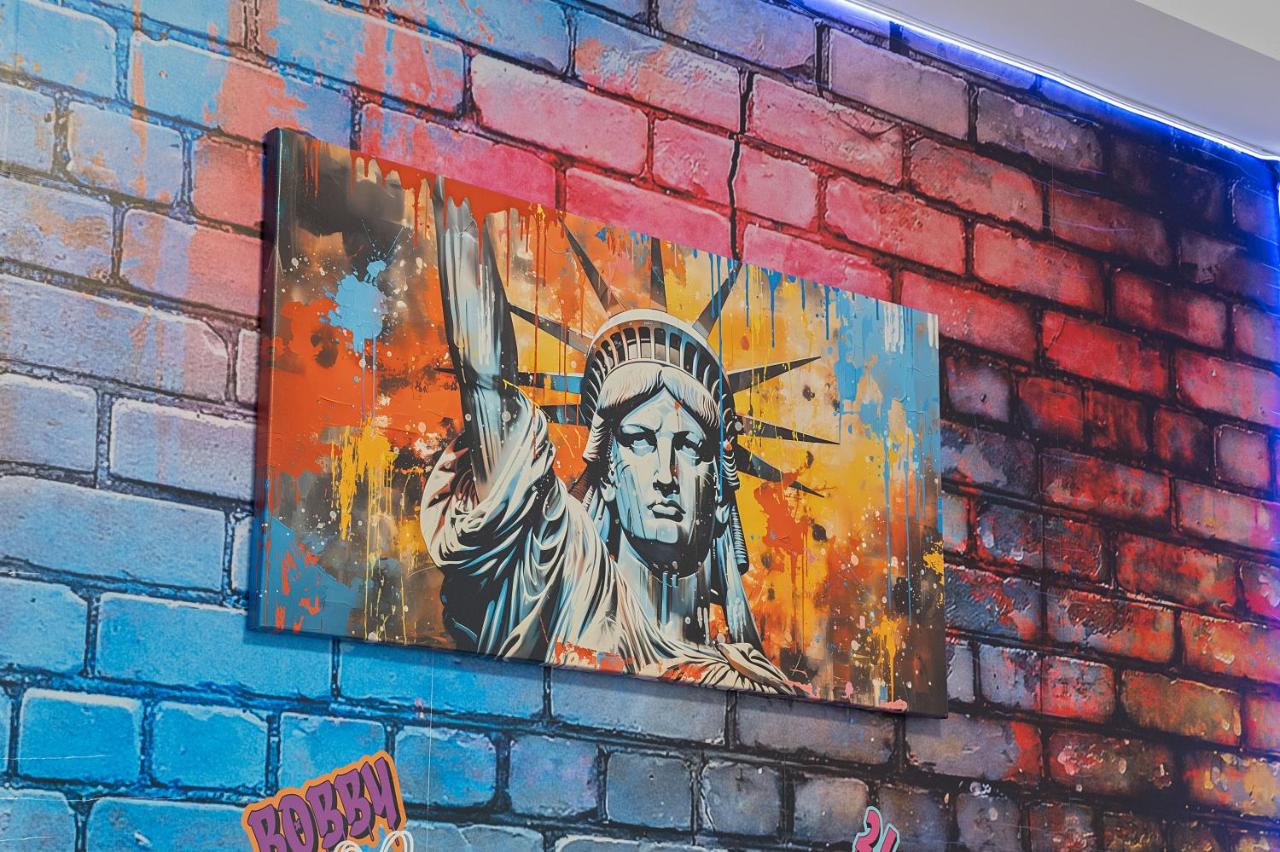 Hoboken Hideaway - Walk to Transit - 15 Mins to NYC - 2