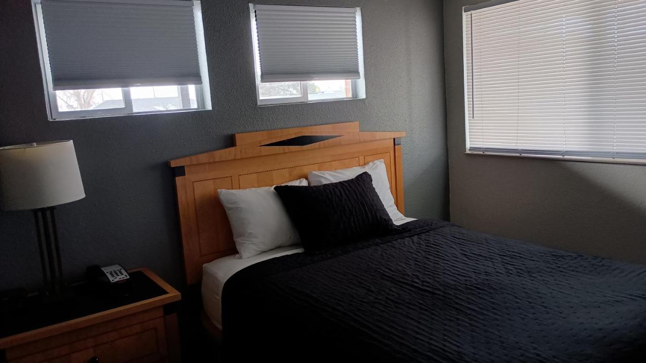 Econo Inn — photo 12