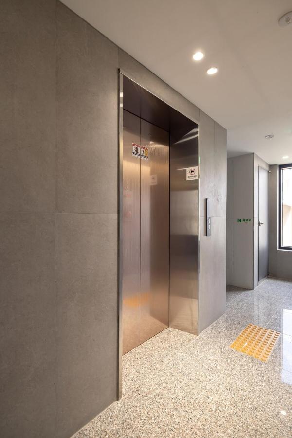 EXTAY mansion-New 3BR 2Bath Family Apartment with Elevator, 9-minutes Walk to Hongdae Station - 2