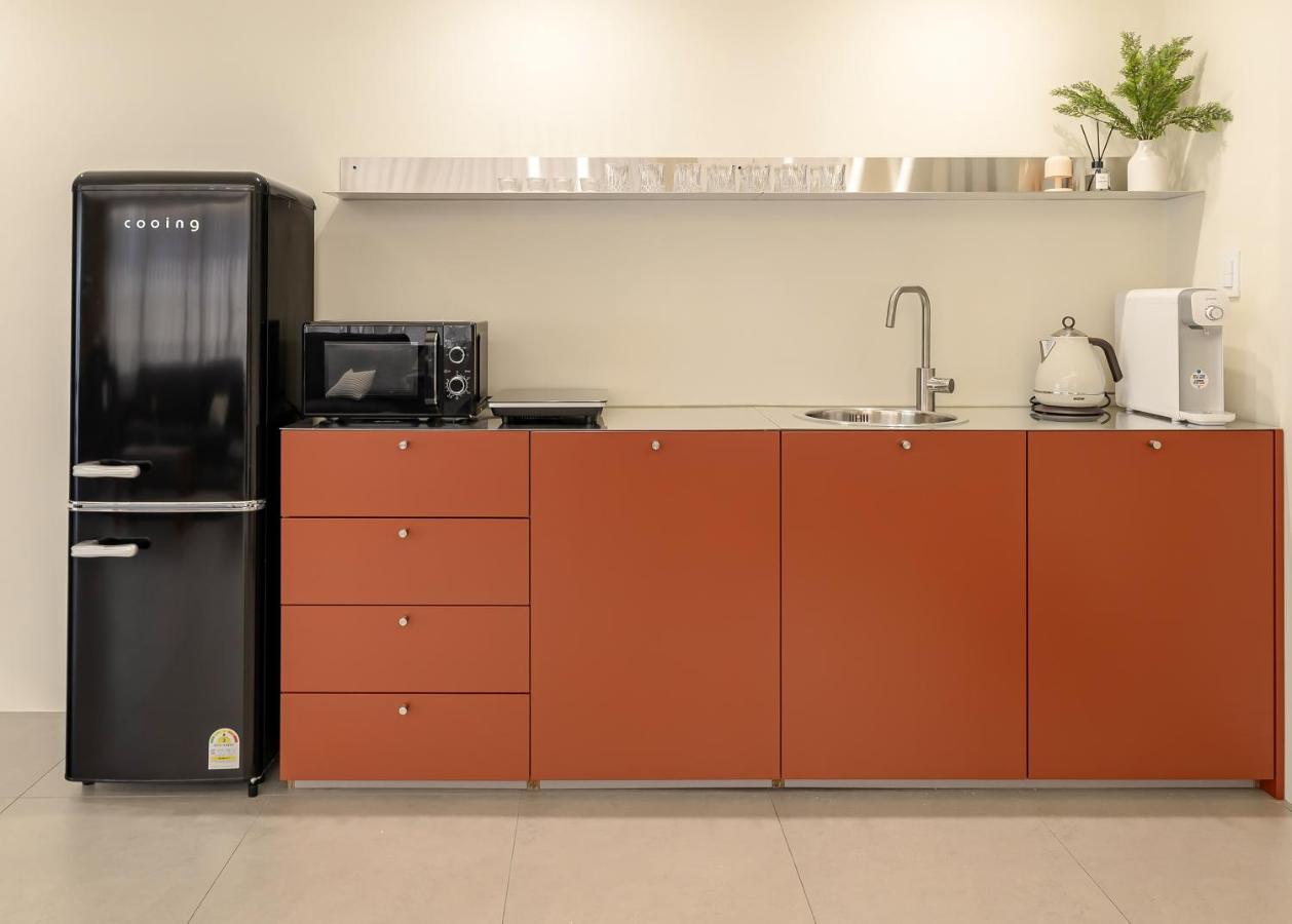 EXTAY mansion-New 3BR 2Bath Family Apartment with Elevator, 9-minutes Walk to Hongdae Station - 3