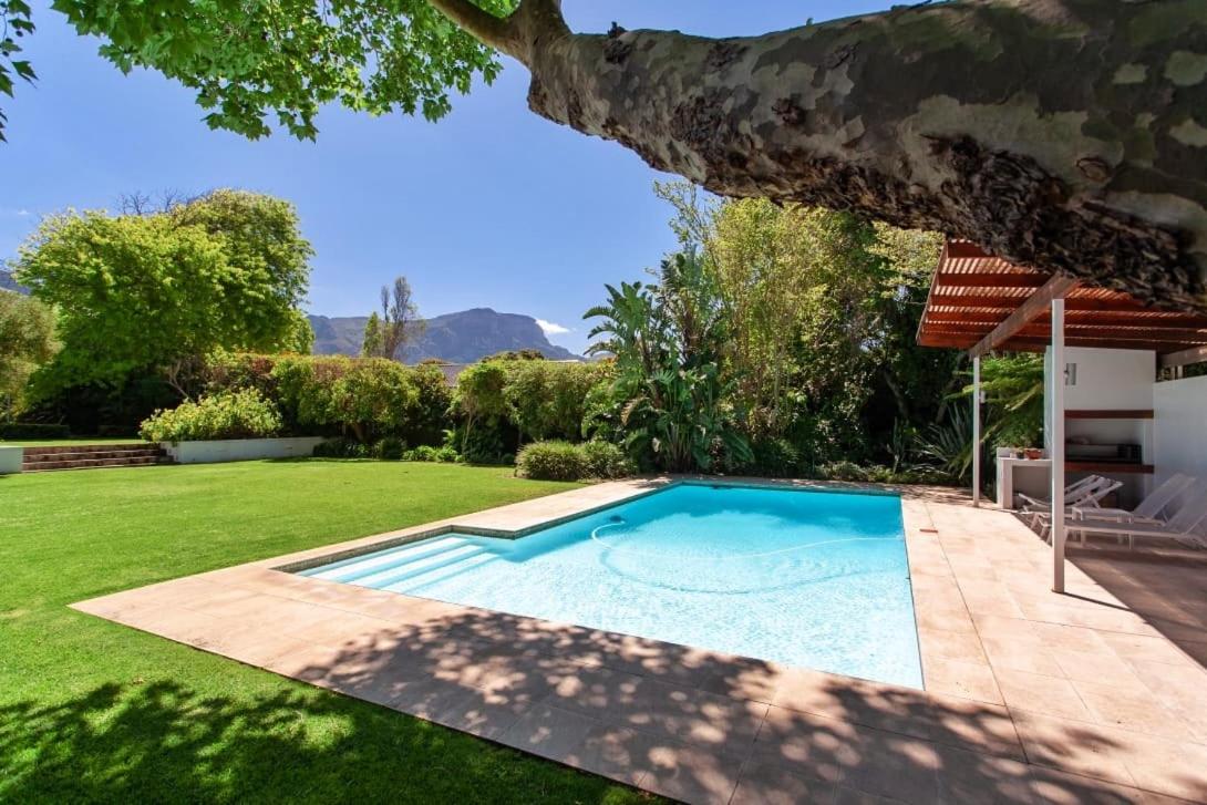 Spacious Barn style cottage in heart of Constantia - 5