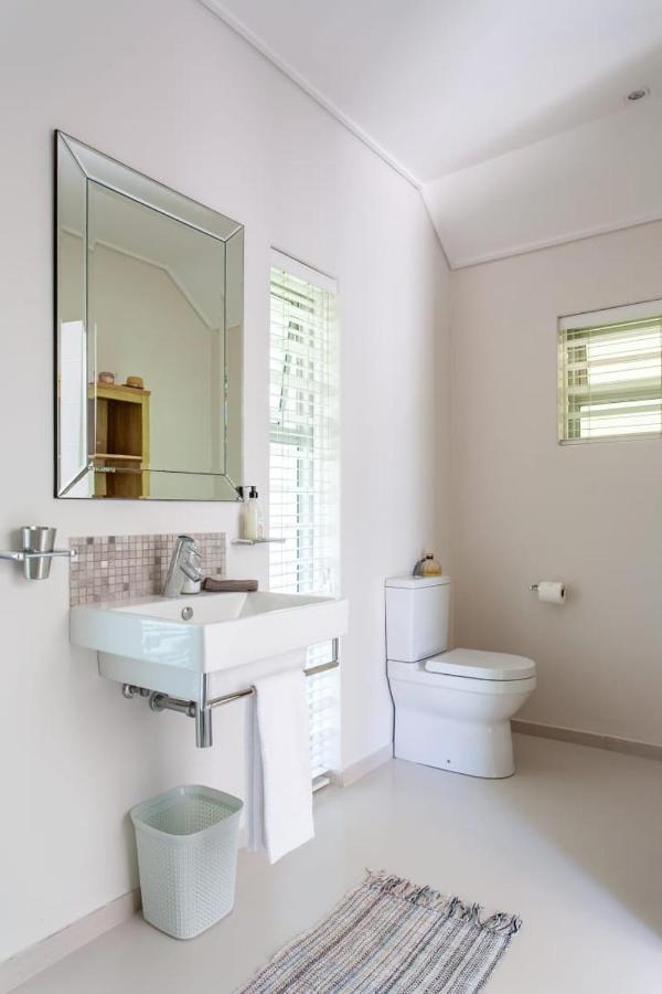 Spacious Barn style cottage in heart of Constantia - 3