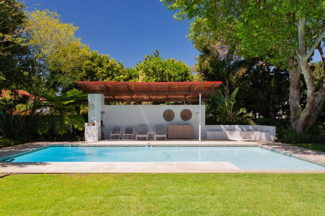 Spacious Barn style cottage in heart of Constantia - 2