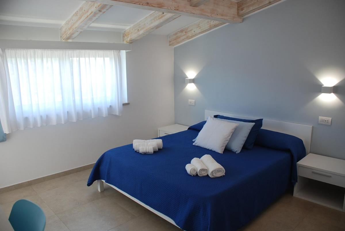 OrangeSun Holiday Home x12 with parking - 4