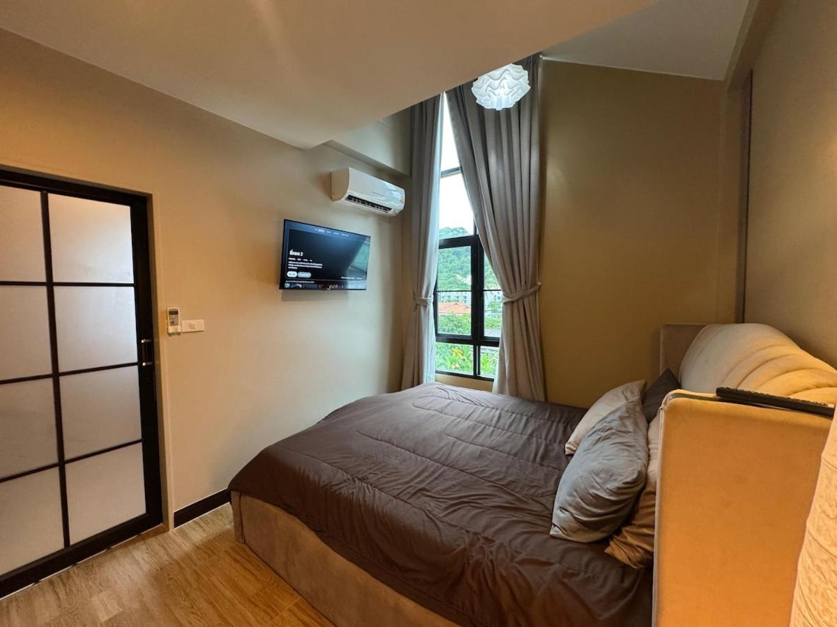 Rare Find Penthouse with Private Office and Jungle Mountrain Views - 2