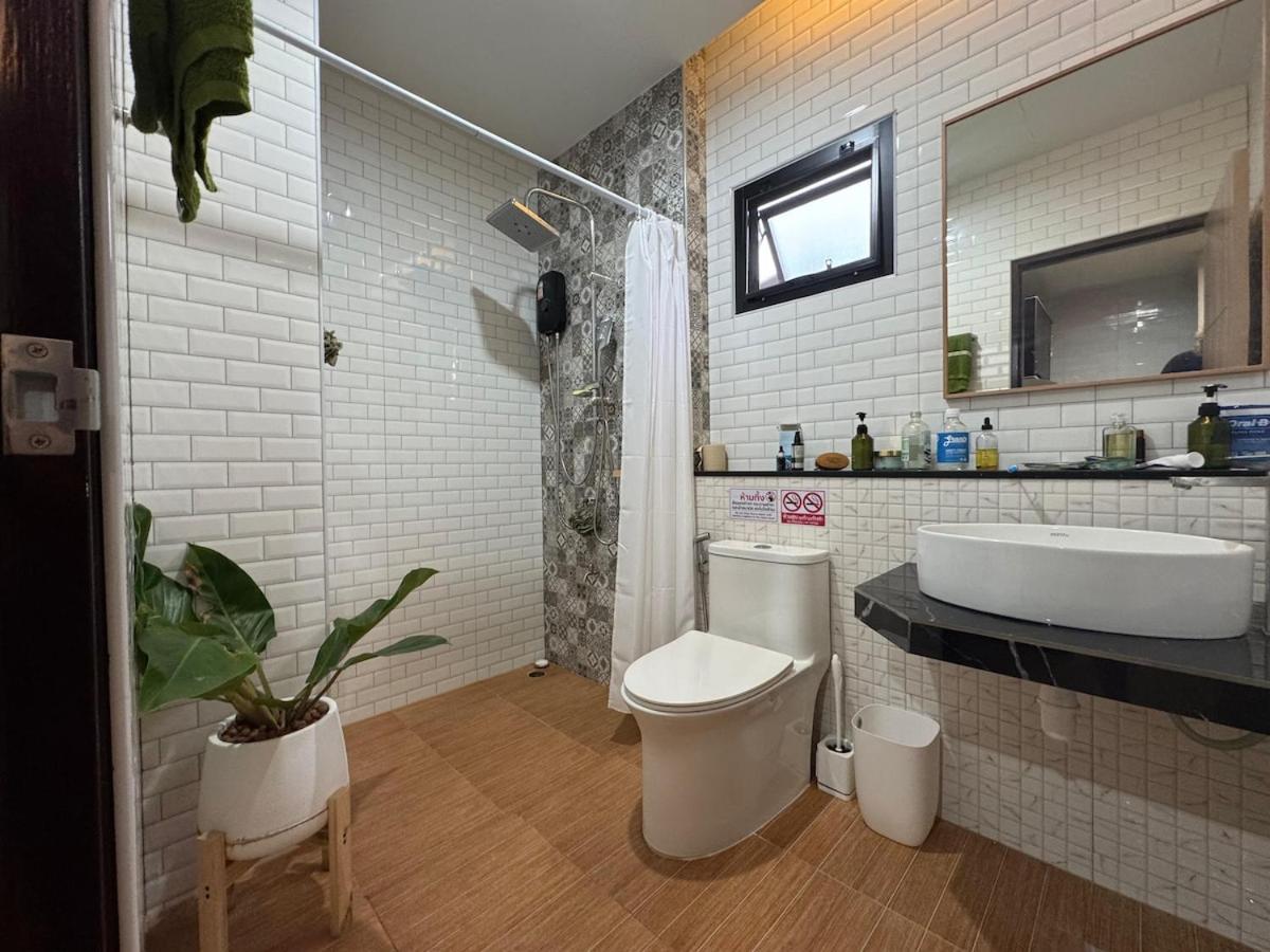 Rare Find Penthouse with Private Office and Jungle Mountrain Views - 3