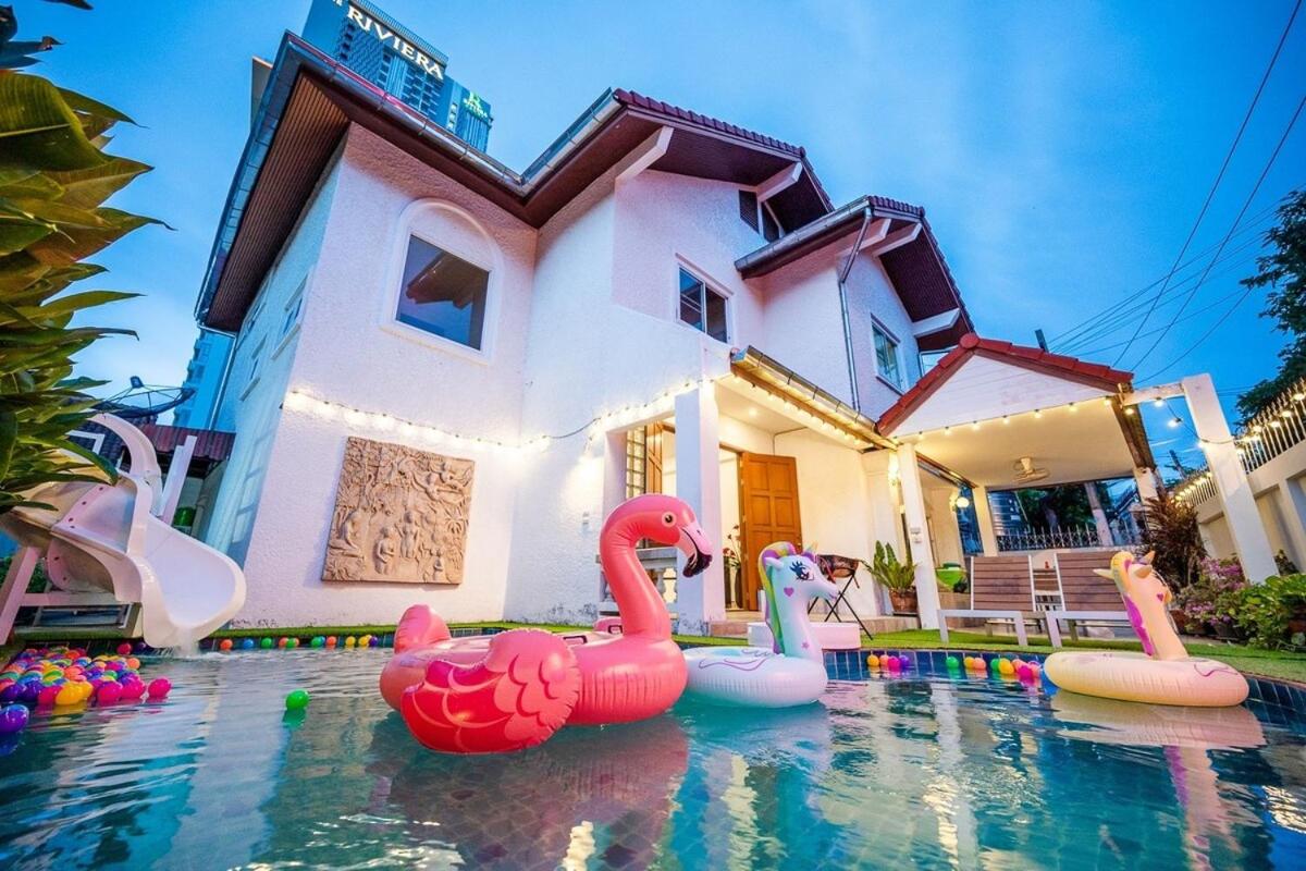 Villa 53 Wongamat 4BR, 300M from The beach