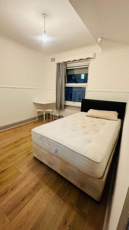 Spacious room 1 min walk from Kings Cross Station