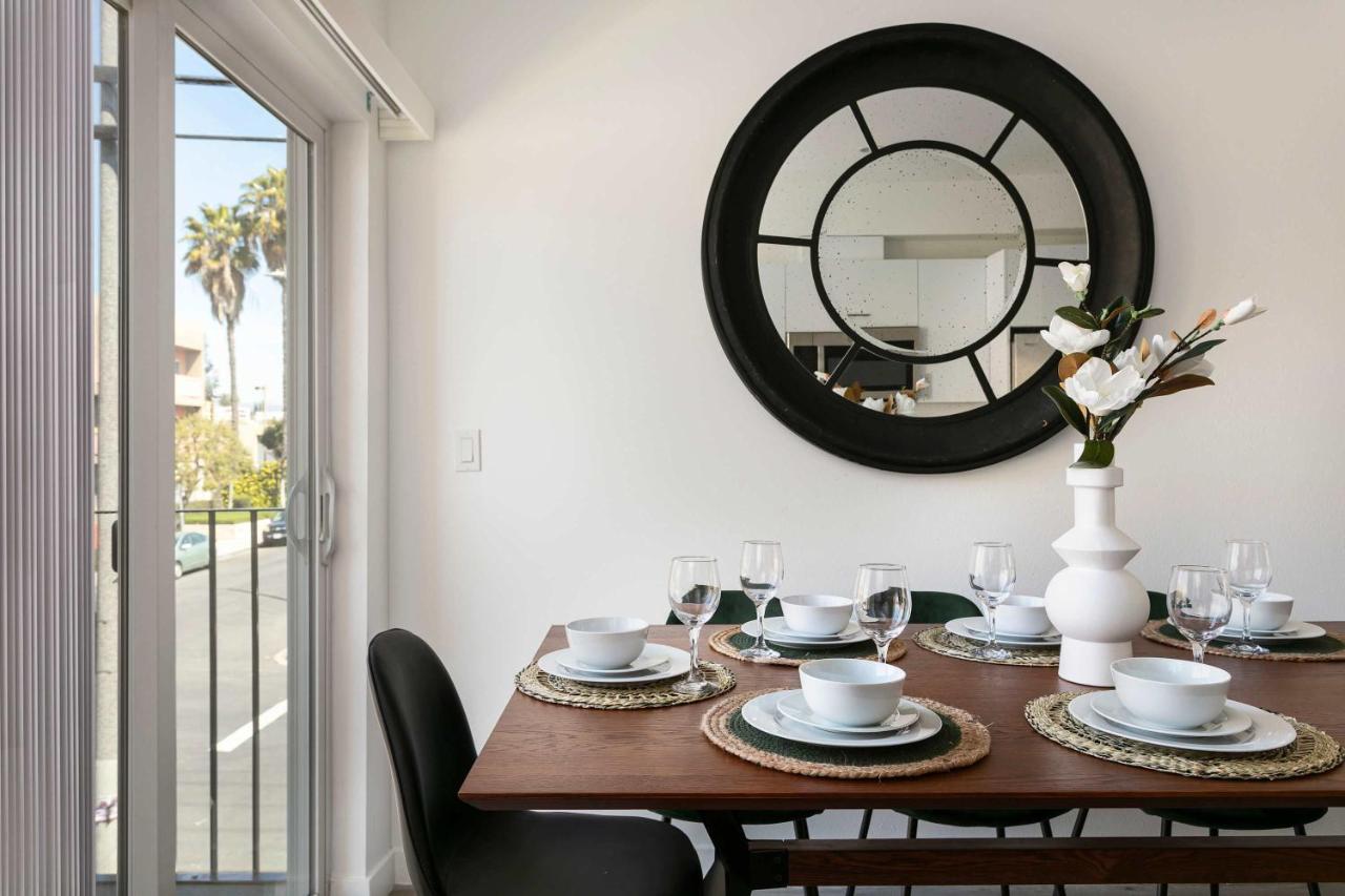 Experience Luxury 4BR Townhouse Sleeps 8 with Parking - 4