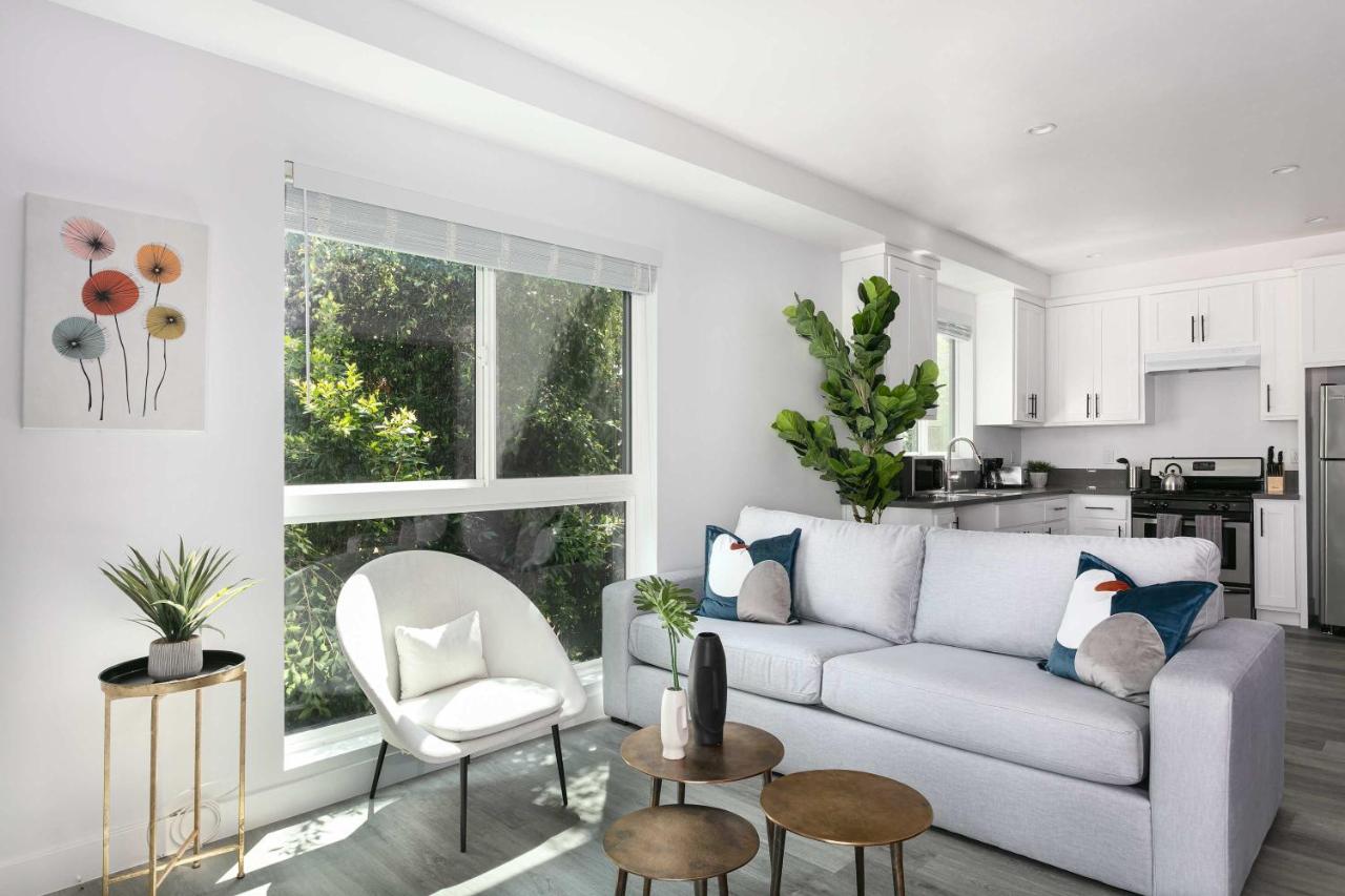 Spacious 5BR Townhouse with Free Parking Included - 2