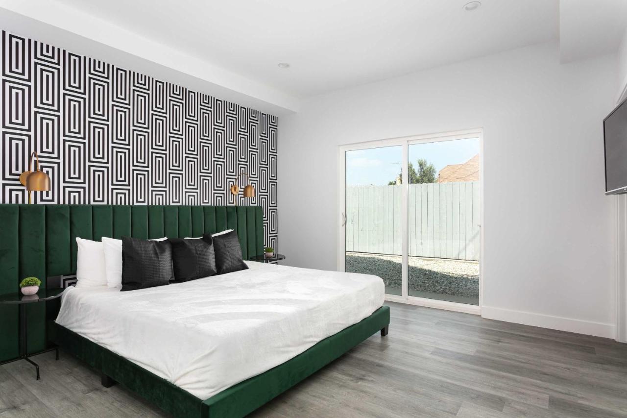 Spacious 5BR Townhouse with Free Parking Included - 5