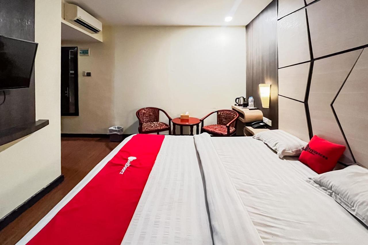 RedDoorz Plus at Paragon Nagoya Hotel Batam - 3