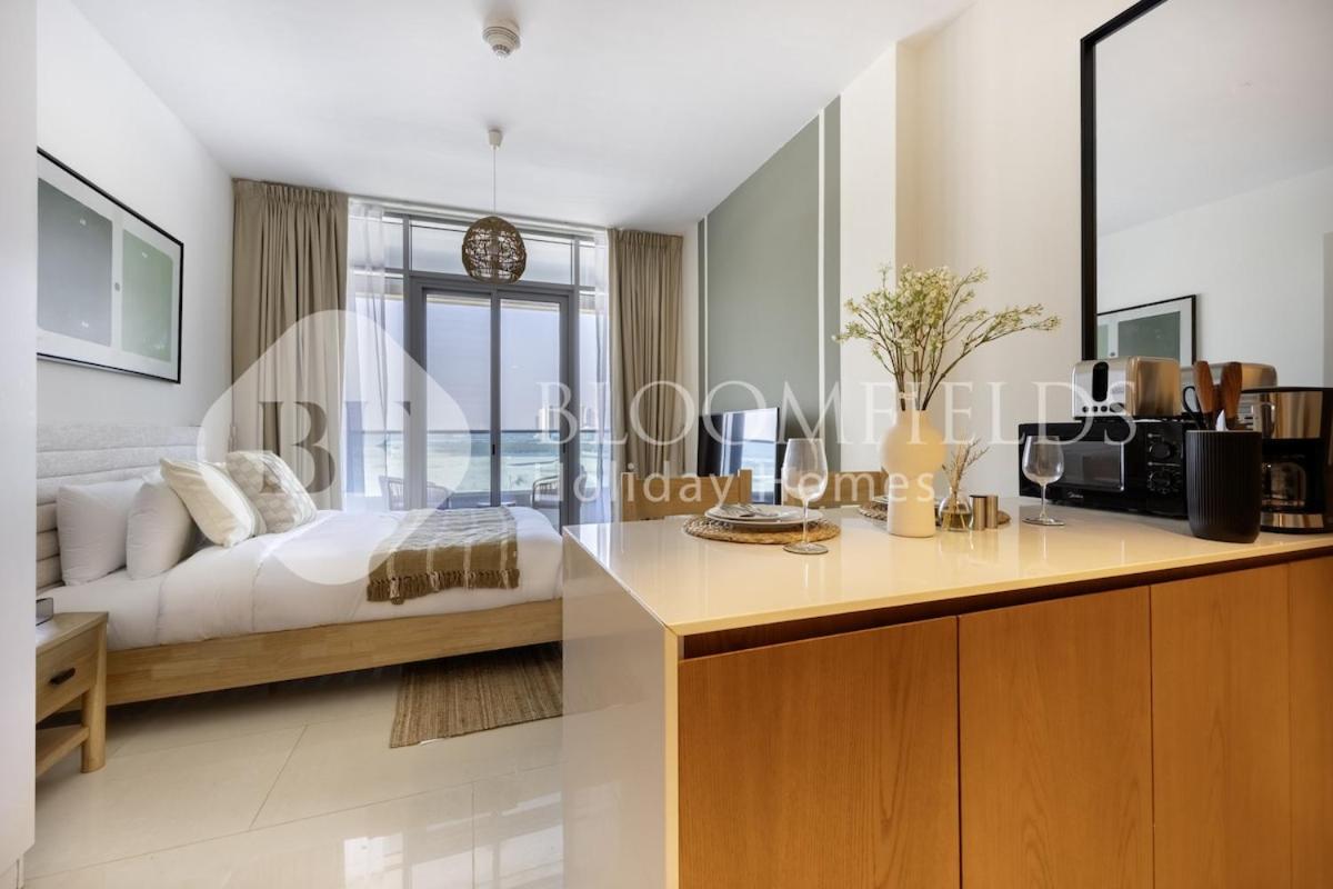 Bloomfields Modern Stu in Julphar Residence