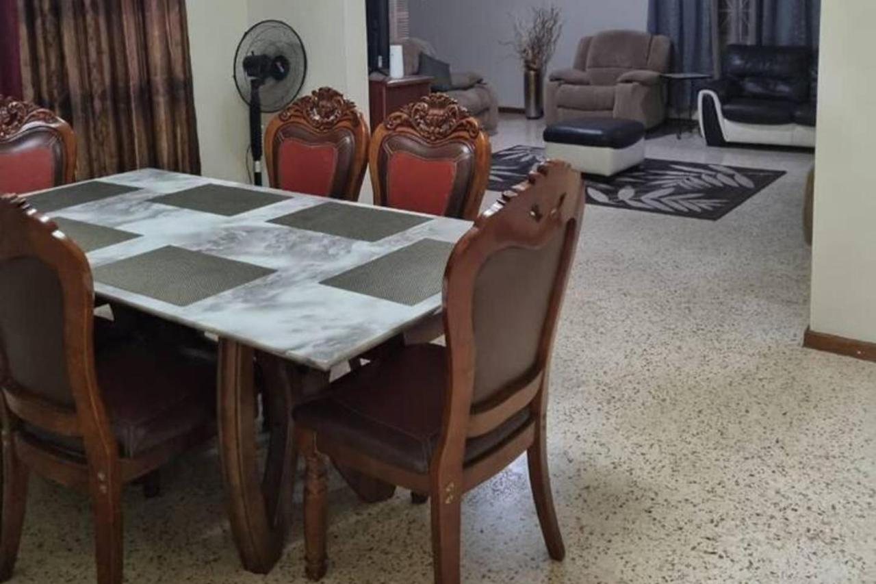 3-Bed House Sleeps 6 with Mountain Views - 4