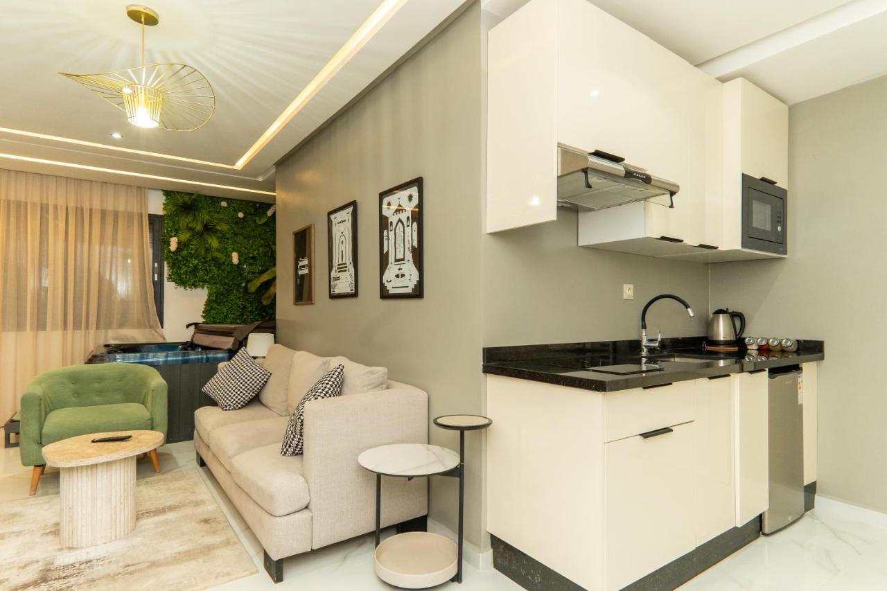 Luxurious apartment ,hot tub - 4